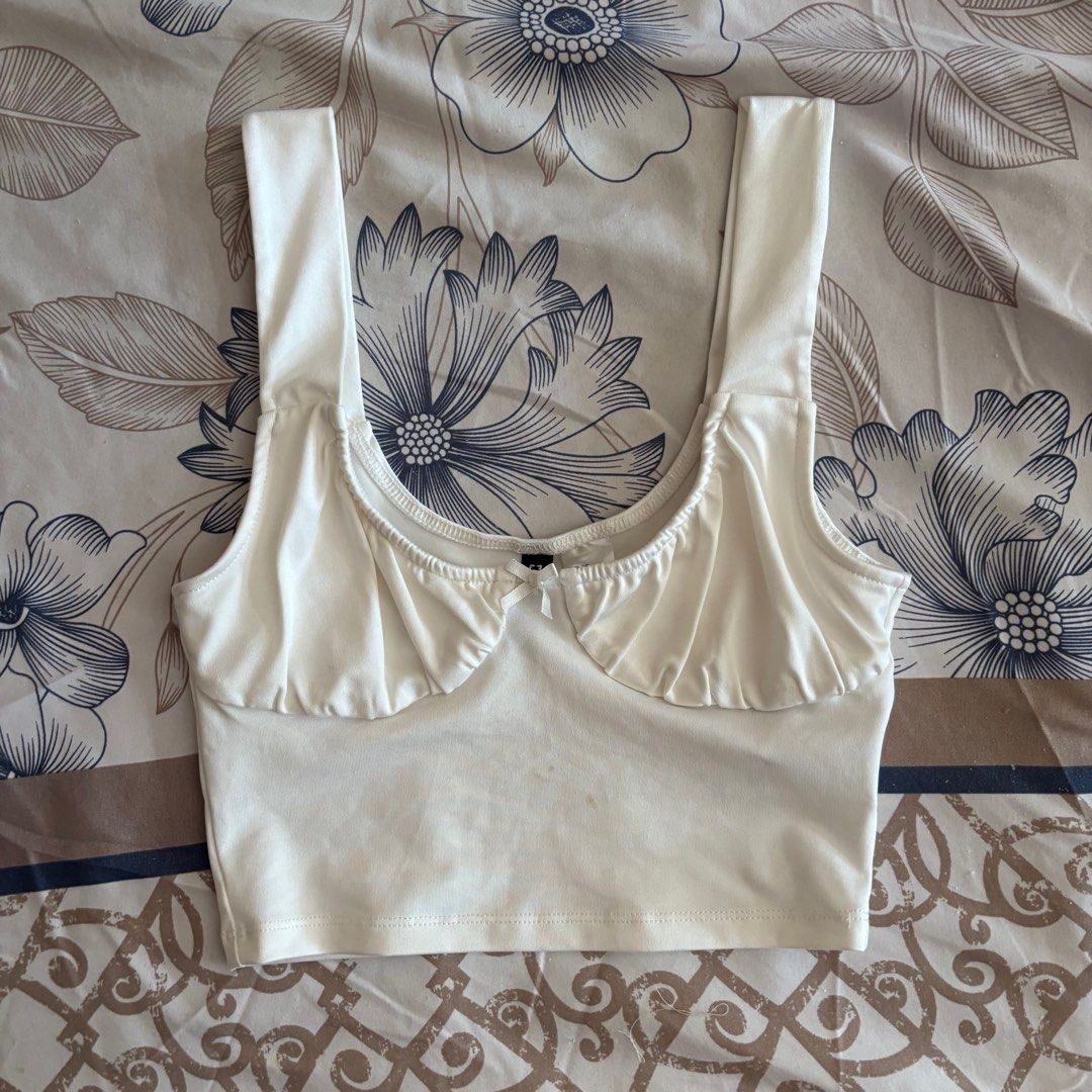 H&M White Crop Top (Category: Sleeveless) located in Quezon City. Submitted by ddeonz (Listing ID 1423877314, Image 1). Description: size xs measurements already posted with minimal stain (last pic) Rfs: wrong size.