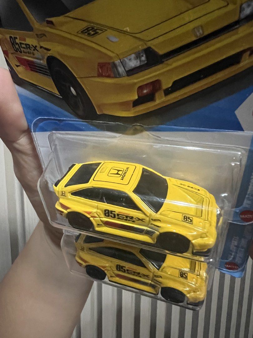Hot Wheels 1995 Honda CR-X Case E 2026 Diecast car (Category: Vehicle & Diecast Models) located in Zamboanga. Submitted by lcomprendio26013 (Listing ID 1423915519, Image 2). Description: - Hot Wheels 1995 Honda CR-X - Color: Yellow - Features black wheels - Number "85" on the side - Part of the HW J-Imports series - Brand new in original packaging 200ea.