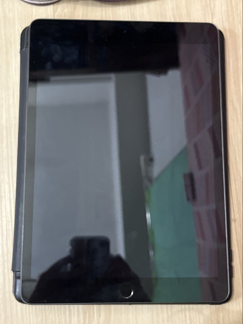 Ipad 9th Gen 64 GB Wifi Only (Category: iPad) located in Pasig City. Submitted by mygshuibi (Listing ID 1423914191, Image 2). Description: -Ipad 9th Gen 64 GB wifi only Space Grey -Good as new lady owned - Bought from Mac BGC in September 2022, First Owner - Updated to latest IOS -No repairs or damages but may minimal white dots (dead pixels ata) sa screen pero it isn't noticeable -Battery Lasts 2-3 days if seldom used (i charge it every 2-3 days
