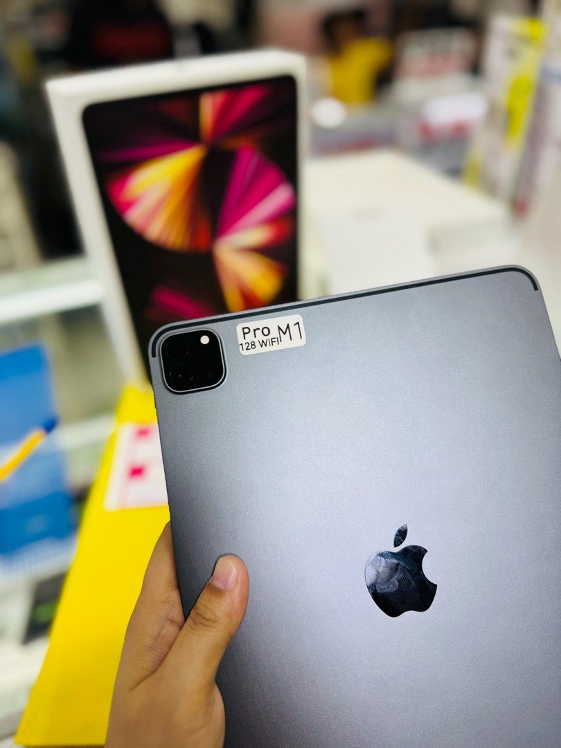 Ipad pro m1 128GB 11' inch wifi only no issues (Category: iPad) located in San Juan City. Submitted by najihahtelecomshop2018 (Listing ID 1423966046, Image 3). Description: Legit Store | Original unit FOR SALE | TRADE / SWAP ▫️INSTALLMENT thru: 🔸Credit Card (straight / installment) 🔸Ggives / Gcredit + 6% interest 🔸Spay Later + 6% interest (RFS: Buy and Sell any kinds of Gadgets) Description: Ipad Pro M1 chip 128Gb Wifi only 11' inc No hidden I