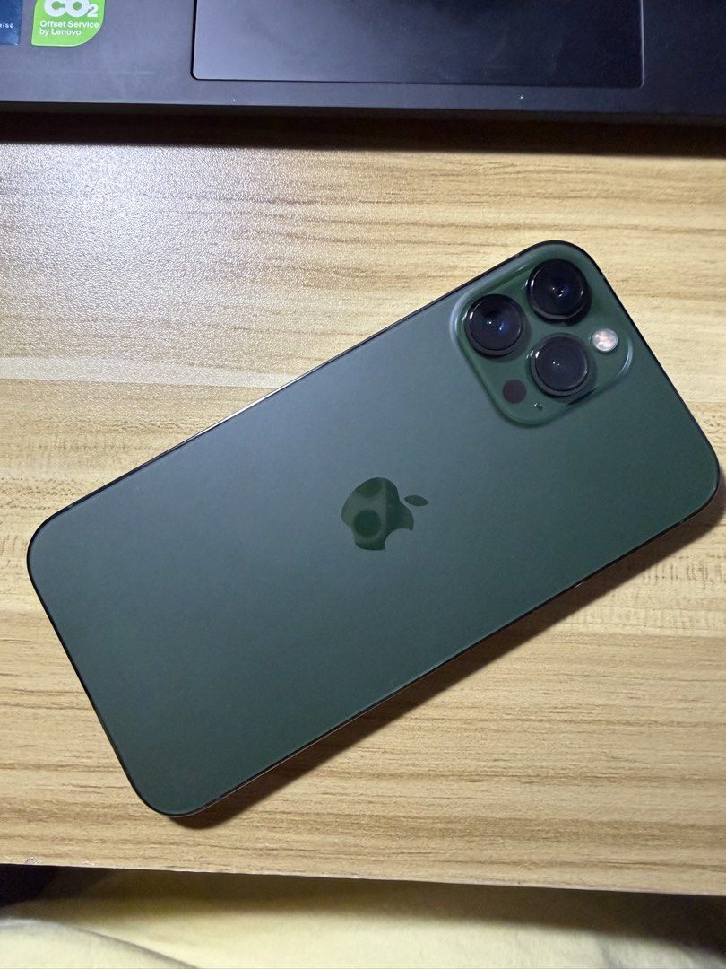 Iphone 13 Pro Max 256gb (Category: iPhone 13 Series) located in Mandaluyong City. Submitted by thv_bwee (Listing ID 1423858906, Image 1). Description: What you see is what you get Actual photos 80% Battery Max Capacity Running smooth No issues Comes with the Box and Original Lighting Cable Slightly Negotiable: DM me your offer.