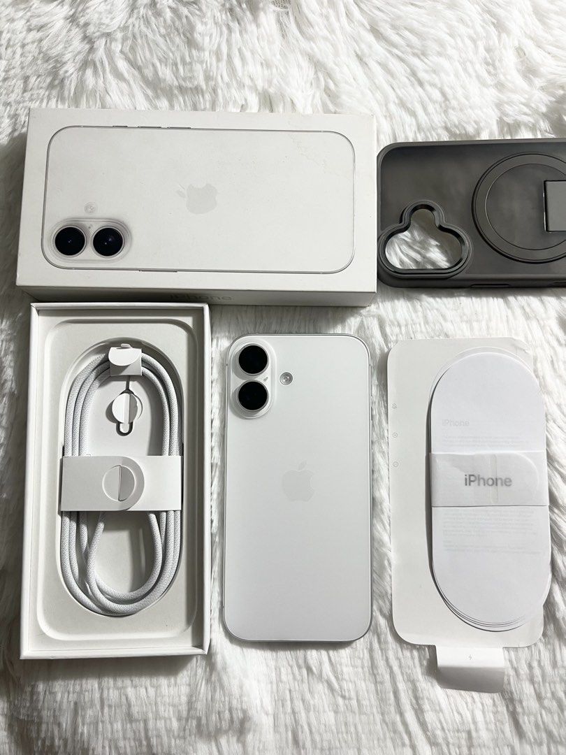 Iphone 16 (Category: iPhone 16 Series) located in Las Pinas. Submitted by myco02 (Listing ID 1423910488, Image 1). Description: Iphone 16 128GB WHITE Price: 36k Almost in new condition 3 mos old only ✅ Nov 25, 2026 ✅ ZP/A ✅ 100%BH ✅ 116cc only ✅ Orig apple cord✅ High quality case✅ Cosmetics: 10/10 ✅ Makinis 100% ✅ NTC ✅ ANYSIM ✅ Unlicheck on meetup Offer swap sa lower iPhone Meetup: NEARBY CAVITE / PARAÑAQUE / LAS PIÑAS / ALABANG / METRO MANILA.