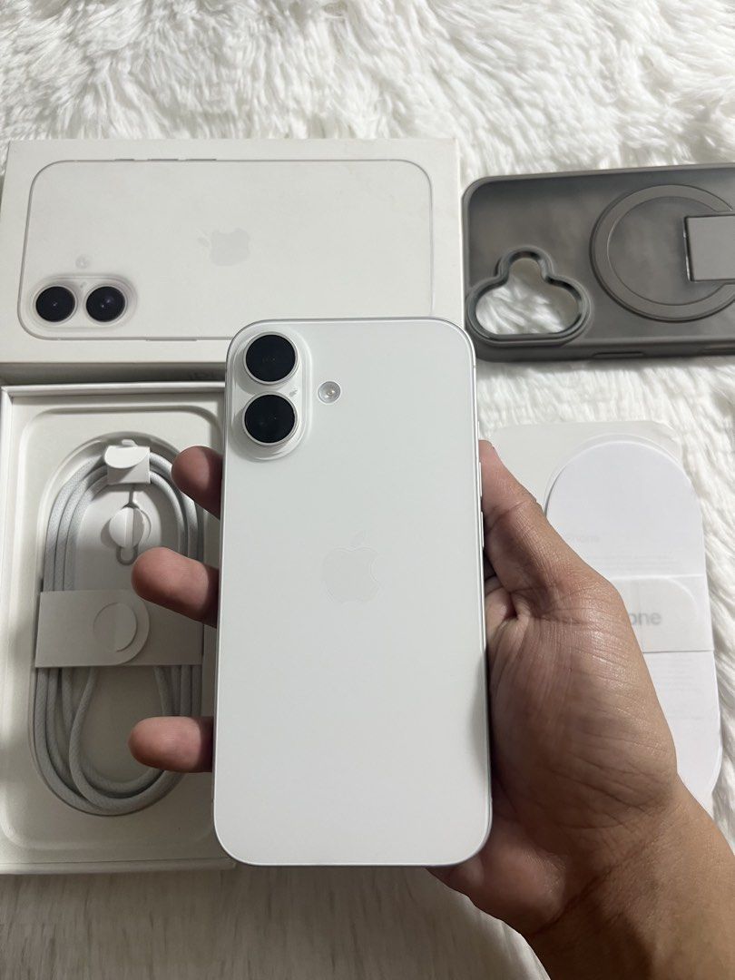 Iphone 16 (Category: iPhone 16 Series) located in Las Pinas. Submitted by myco02 (Listing ID 1423910488, Image 2). Description: Iphone 16 128GB WHITE Price: 36k Almost in new condition 3 mos old only ✅ Nov 25, 2026 ✅ ZP/A ✅ 100%BH ✅ 116cc only ✅ Orig apple cord✅ High quality case✅ Cosmetics: 10/10 ✅ Makinis 100% ✅ NTC ✅ ANYSIM ✅ Unlicheck on meetup Offer swap sa lower iPhone Meetup: NEARBY CAVITE / PARAÑAQUE / LAS PIÑAS / ALABANG / METRO MANILA.