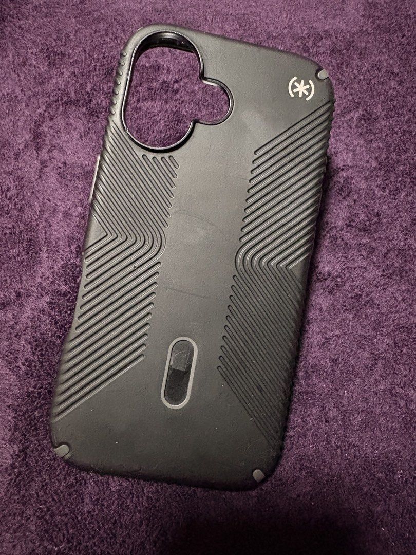 iphone 16 speck case (Category: Cases & Sleeves) located in Bacoor. Submitted by mimimissy_cat67 (Listing ID 1423925807, Image 2). Description: -may dents (please check the photo) -magsafe working completely fine -bought this for P1,990.