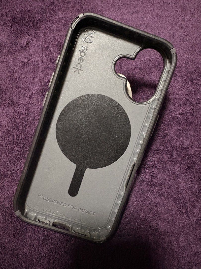 iphone 16 speck case (Category: Cases & Sleeves) located in Bacoor. Submitted by mimimissy_cat67 (Listing ID 1423925807, Image 3). Description: -may dents (please check the photo) -magsafe working completely fine -bought this for P1,990.