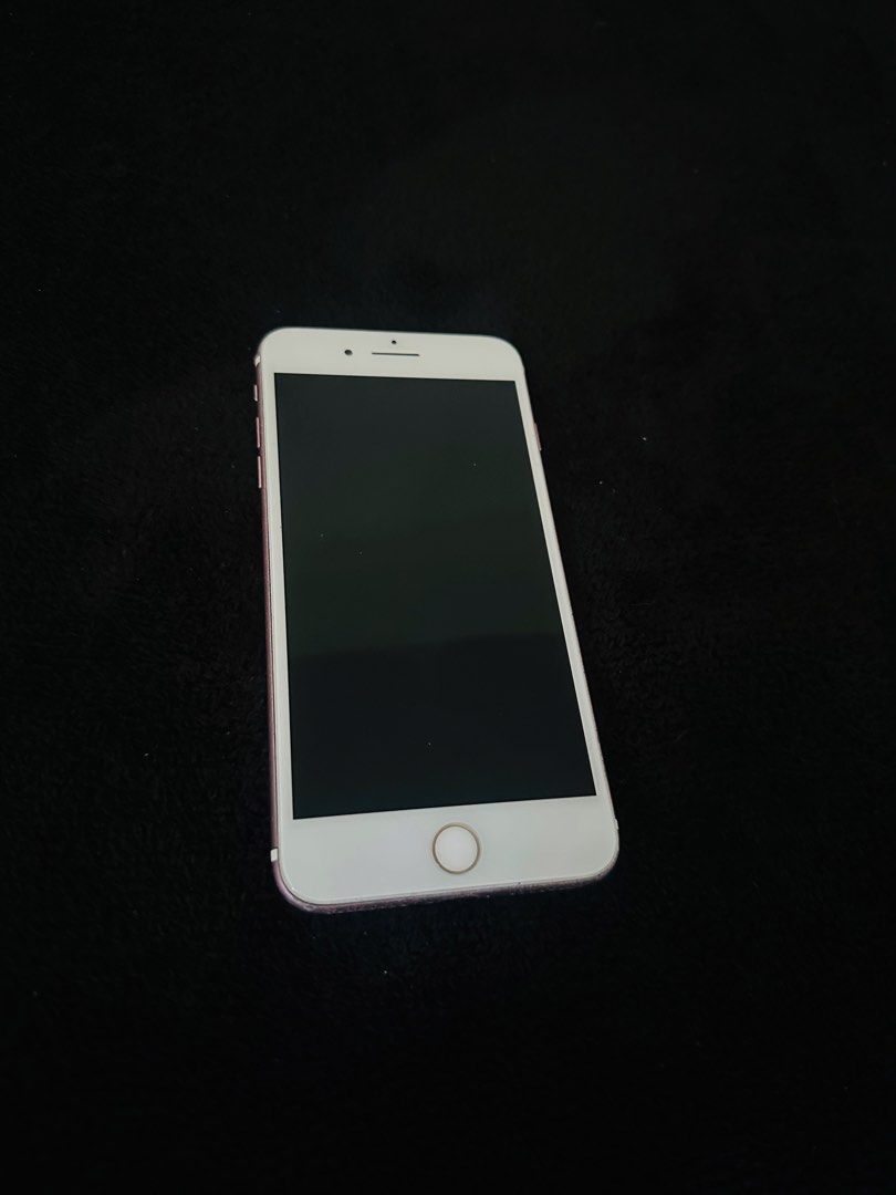 Iphone 7 Plus 256gb (Category: iPhone 7 Series) located in Manila. Submitted by zacharylevi (Listing ID 1423877483, Image 1). Description: 100% batt health Comes with free case and charger.