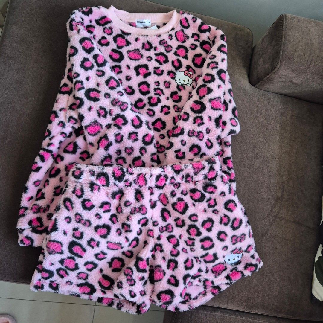 Japan Sanrio Fluffy Hello Kitty Coords set pullover shorts XL (Category: Sets or Coordinates) located in Makati City. Submitted by nkris07 (Listing ID 1423846002, Image 3). Description: fresh from Japan (lucky bag) Hello Kitty fur shorts coords suuuper fluffy soft ❤️ hk face embroided on top & shorts size on tag: XL can fit S to 2XL (34 to 44 bust) garterized shorts 26 to 40 waist adjustable.