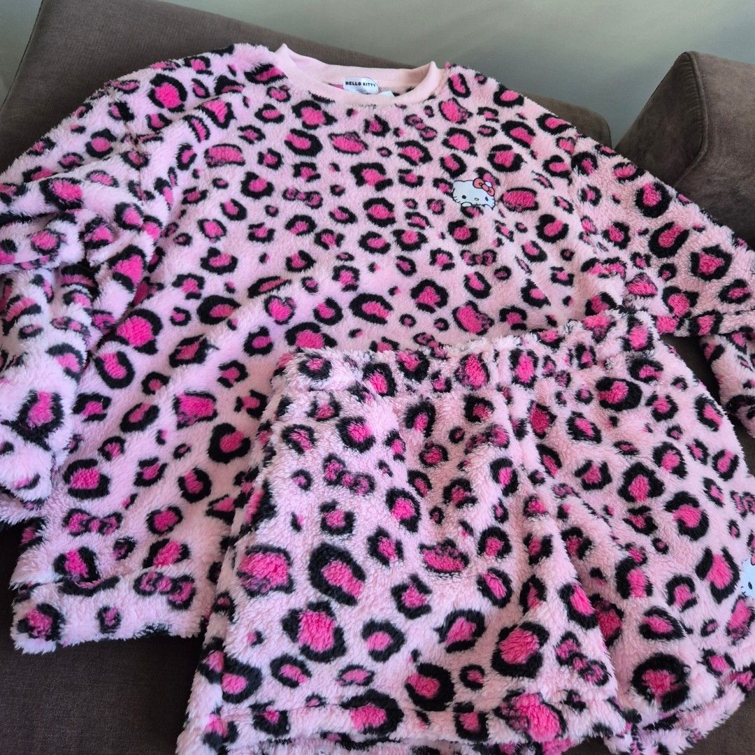 Japan Sanrio Fluffy Hello Kitty Coords set pullover shorts XL (Category: Sets or Coordinates) located in Makati City. Submitted by nkris07 (Listing ID 1423846002, Image 2). Description: fresh from Japan (lucky bag) Hello Kitty fur shorts coords suuuper fluffy soft ❤️ hk face embroided on top & shorts size on tag: XL can fit S to 2XL (34 to 44 bust) garterized shorts 26 to 40 waist adjustable.