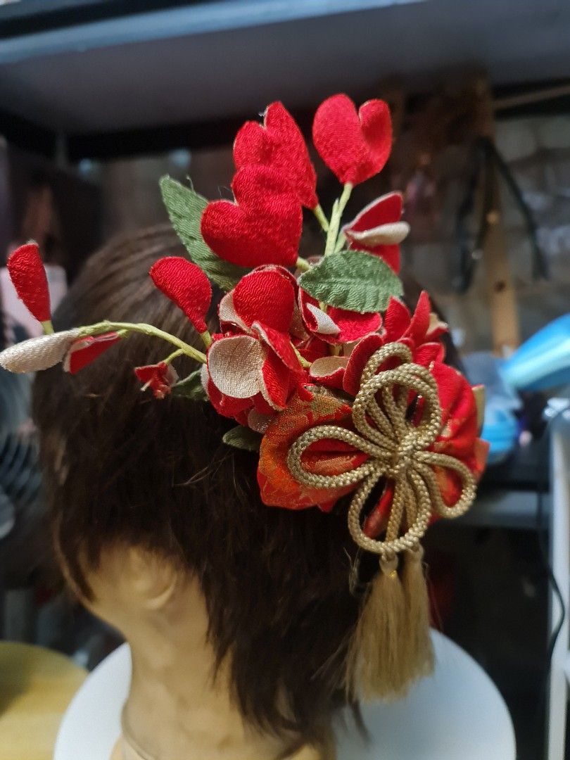Japanese Hair Ornament (Category: Hair Accessories) located in Angeles City. Submitted by reallygraceful (Listing ID 1423911657, Image 1). Description: - Japanese hair ornament - Features red fabric flowers and gold accents - Includes a gold bow and tassel - Attaches to hair with a comb - Perfect for special occasions - Good Condition NO LOW BALLING ‼️ .