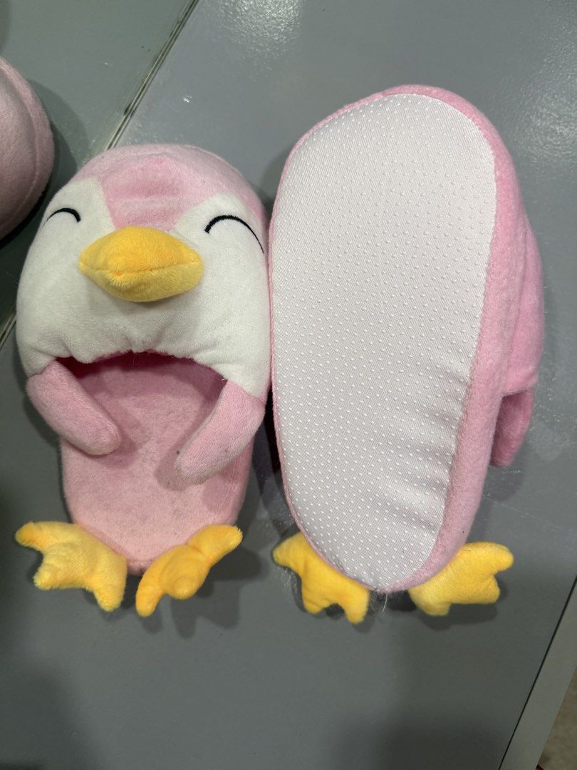Kid’s bedroom slippers penguin (Category: Babies & Kids Fashion) located in Las Pinas. Submitted by green_unit (Listing ID 1423835393, Image 3). Description: .