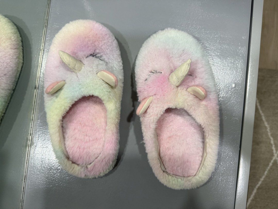 Kid’s bedroom slippers unicorn (Category: Babies & Kids Fashion) located in Las Pinas. Submitted by green_unit (Listing ID 1423835695, Image 1). Description: .