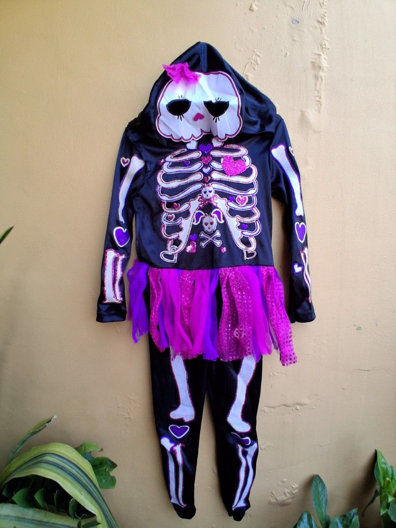 Kids Skeleton Halloween Costume (Category: Babies & Kids Fashion) located in Bacoor. Submitted by azs0713 (Listing ID 1423923161, Image 1). Description: - Kids' Halloween skeleton costume - Perfect for trick-or-treating and parties.