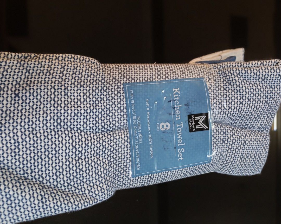 Kitchen towel (Category: Towels, Napkins & Holders) located in Makati City. Submitted by momsieapril (Listing ID 1423807228, Image 2). Description: .