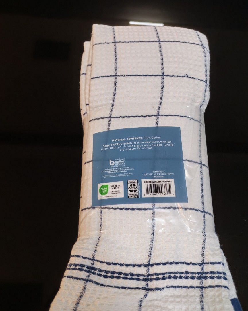 Kitchen towel (Category: Towels, Napkins & Holders) located in Makati City. Submitted by momsieapril (Listing ID 1423807228, Image 1). Description: .