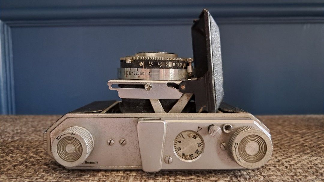 Kodak Retina Camera ( compur rapid lens) (Category: Cameras) located in Santa Rosa. Submitted by majanice (Listing ID 1423827419, Image 3). Description: - Vintage Kodak Retina camera - Features a Compur-Rapid lens - Classic black body with silver accents - Top dials and settings for easy adjustments - Aperture settings on the lens - good addition to camera collectors! condition: untested for display or art deco as is no box Important reminder Sho