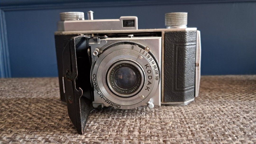 Kodak Retina Camera ( compur rapid lens) (Category: Cameras) located in Santa Rosa. Submitted by majanice (Listing ID 1423827419, Image 1). Description: - Vintage Kodak Retina camera - Features a Compur-Rapid lens - Classic black body with silver accents - Top dials and settings for easy adjustments - Aperture settings on the lens - good addition to camera collectors! condition: untested for display or art deco as is no box Important reminder Sho