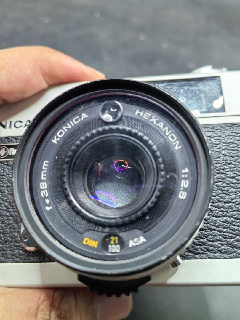 Konica C35 Flash-Matic Mechanical Camera (Category: Cameras) located in Cebu City. Submitted by dudes_villanueva (Listing ID 1423819942, Image 3). Description: Konica C35 Flash-Matic Mechanical Camera Condition: Functional Except for the Flash Visible issue on pic. Working Timer. LR44 Battery not included. All sales final and Non-refundable. 📌A vintage 35mm rangefinder camera featuring a Konica Hexanon 38mm f/2.8 lens. 📌Introduced around the la