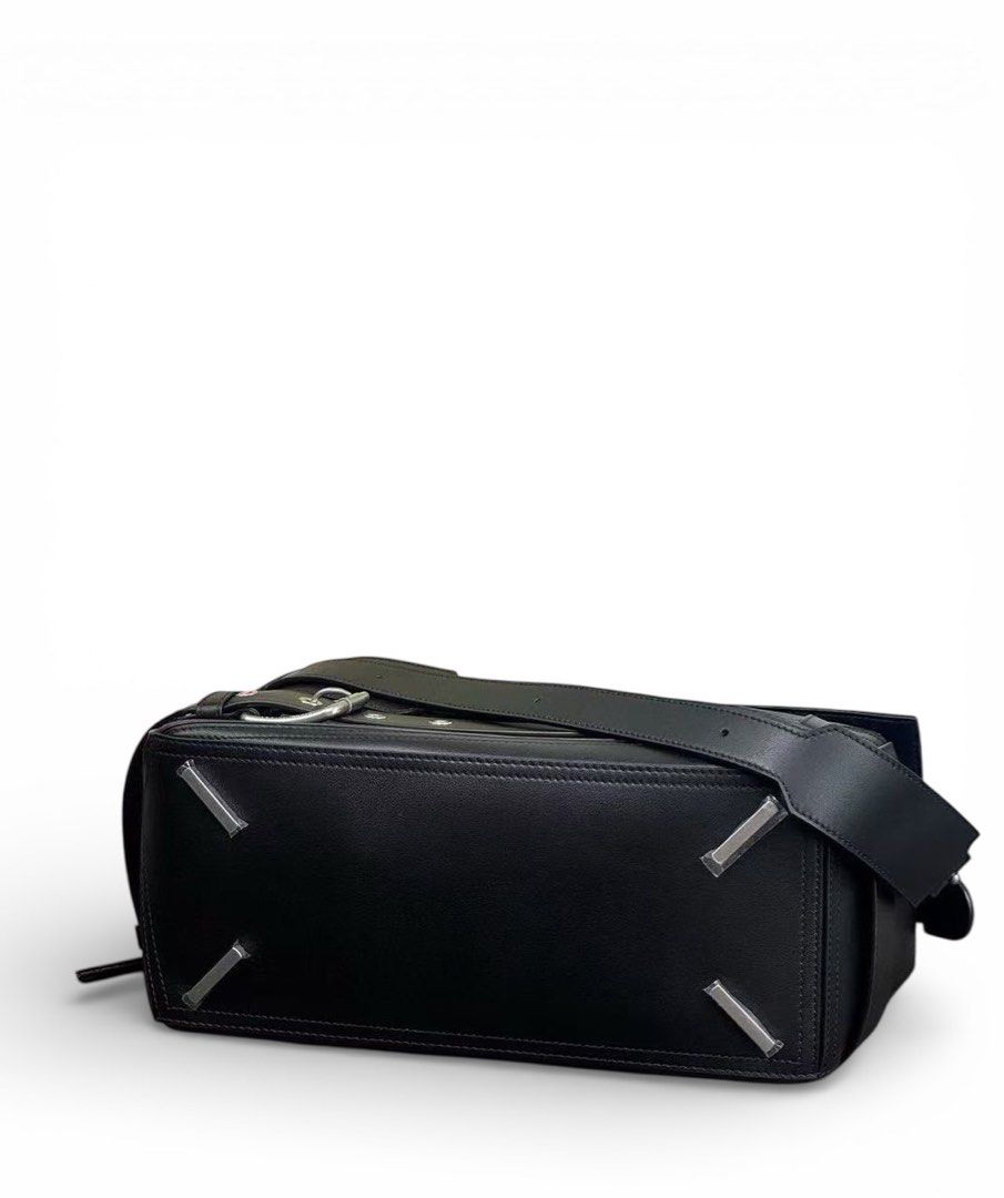 ⚜️Loewe Puzzle Bag Black Large (Category: Luxury Bags & Wallets) located in Makati City. Submitted by 90sangel (Listing ID 1423918431, Image 3). Description: •Item: Loewe Puzzle Biker bag in shiny calfskin. 🤎🕷️ •Size: large 33 x 21cm •Condition: Excellent! giftable! more detailed pictures, please DM Inclusions: Box, dustbag, paperbag, care card and loewe envelope from Loewe Japan. 🇯🇵🎌 .