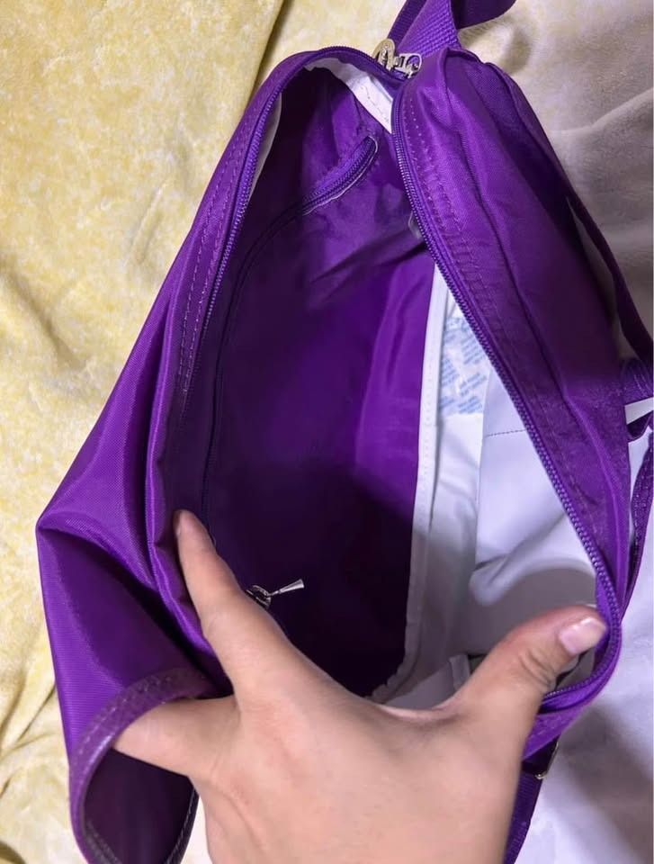 LONGCHAMP LE PLIAGE MESSENGER BAG (Category: Luxury Bags & Wallets) located in Caloocan City. Submitted by anakaye103085 (Listing ID 1423894566, Image 2). Description: ORIGINAL. Used twice only. No cloth bag, no paper bag, as is. Bought in the US, original amount is around 5K plus. Clean and no flaw. Good as new! MOP: gcash, BDO, BPI, Maribank, Gotyme (COD ❌) Loc: South Cembo, Makati.
