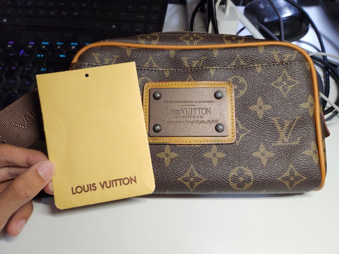 Louis Vuitton (Category: Luxury Bags & Wallets) located in Makati City. Submitted by juandiego2150 (Listing ID 1423832394, Image 1). Description: Hello! I'm selling my preloved Louis Vuitton Bag for 4999 only. Negotiable and can reduce the price if sure buyer. Can ship via Lbc or Lalamove and buyer should cover the delivery fee if the fee is above 200 php. Payment can be done through Pay maya or Gcash. - Louis Vuitton Inventeur - Code: AR2200, ma