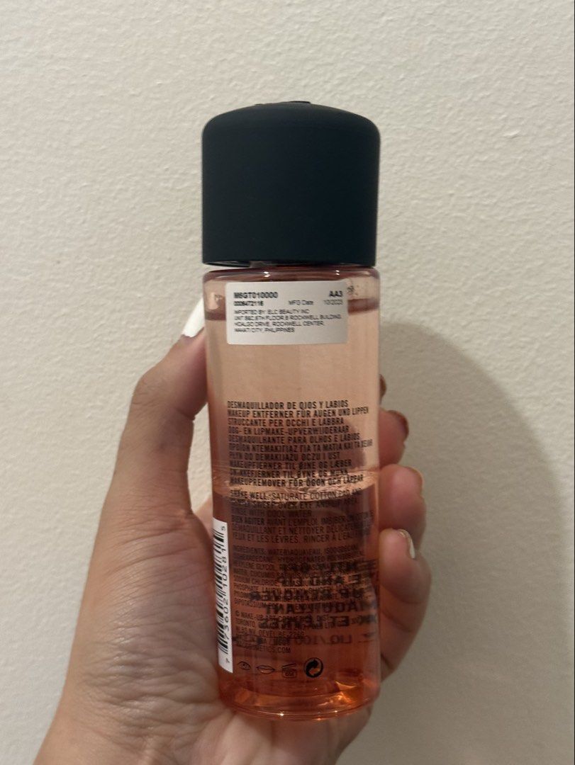 MAC “Gently off” eye and lip makeup remover (Category: Face Care) located in Quezon City. Submitted by quirksandcurls (Listing ID 1423931160, Image 2). Description: Mfg 10/2023 New / unused.