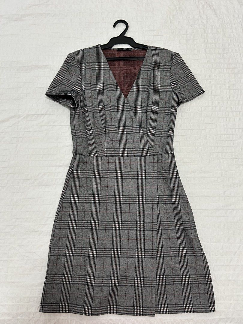 Mango Plaid Wrap Dress (Category: Dresses) located in Taguig. Submitted by luckythriftph (Listing ID 1423879877, Image 2). Description: - Mango plaid dress - Size: Small, US4 - Perfect office or date attire Carefully rehoming preloved pieces and new-found treasures. Hoping each one finds a new home where it sparks joy and brings a little extra luck ✨ Happy thrifting! ❤️💯 — 📌 Please read before purchasing: • All sales are final (no refunds or ex