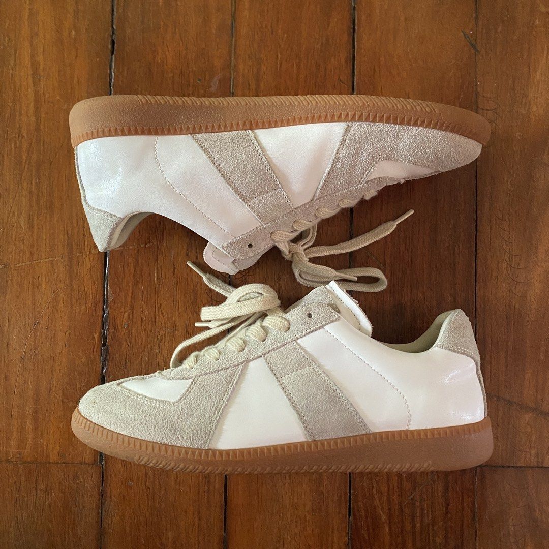 Margiela Replica GATS (Category: Sneakers) located in Naga. Submitted by decluttertingz_ (Listing ID 1423827927, Image 3). Description: Maison Margiela GATS (UA) Size 9 Complete inclusions 9/10 condition Issue: - slight dirt sa suede.
