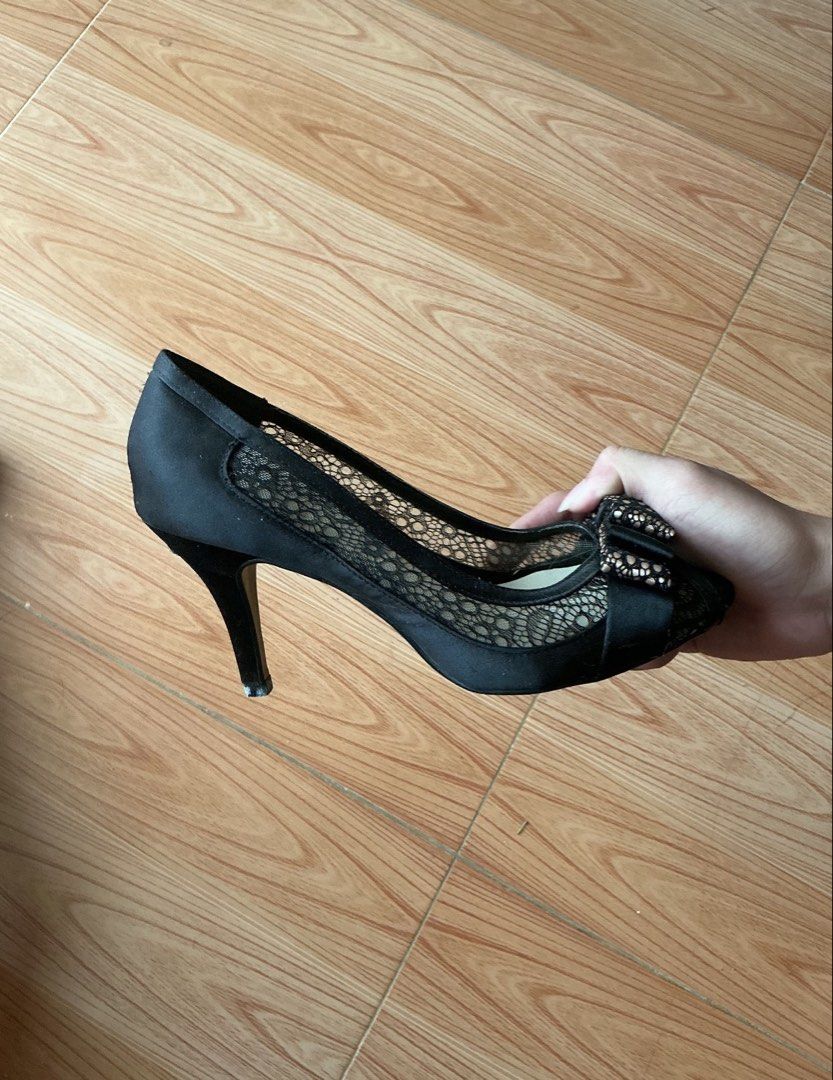 Menbur Black Heels with Bow Detail (Category: Heels) located in Dagupan City. Submitted by againandadorned (Listing ID 1423867682, Image 3). Description: - Menbur black peep-toe heels - Features a delicate bow embellishment - Satin-like finish - Sheer mesh detail on sides - Branded insole - Ideal for special events.