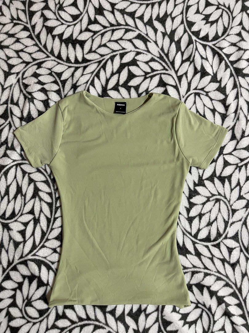 Mera Apple Green Shirt (S) (Category: Shirts) located in Cauayan City . Submitted by preloved_goodiesss (Listing ID 1423867726, Image 3). Description: - Green Mera T-shirt - Size: S - Made in the Philippines - Features: Round neckline, short sleeves - Fabric: Smooth, stretchy material Used once Price is negotiable for sure buyers.