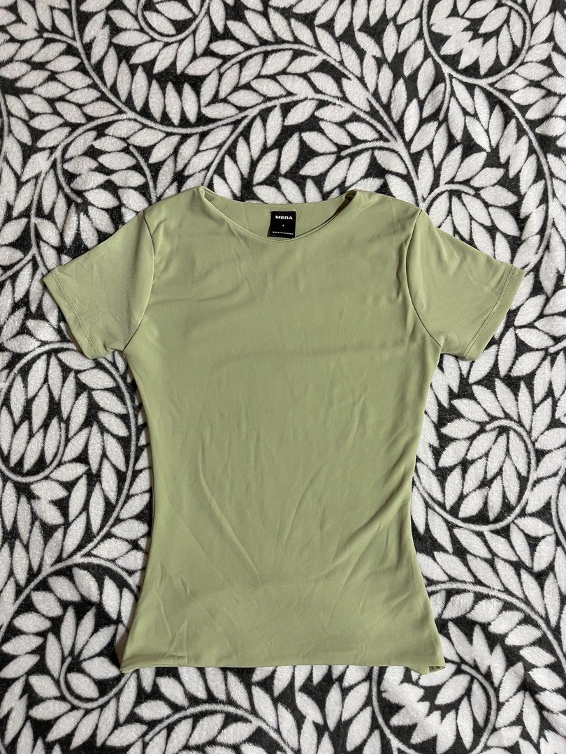 Mera Apple Green Shirt (S) (Category: Shirts) located in Cauayan City . Submitted by preloved_goodiesss (Listing ID 1423867726, Image 1). Description: - Green Mera T-shirt - Size: S - Made in the Philippines - Features: Round neckline, short sleeves - Fabric: Smooth, stretchy material Used once Price is negotiable for sure buyers.