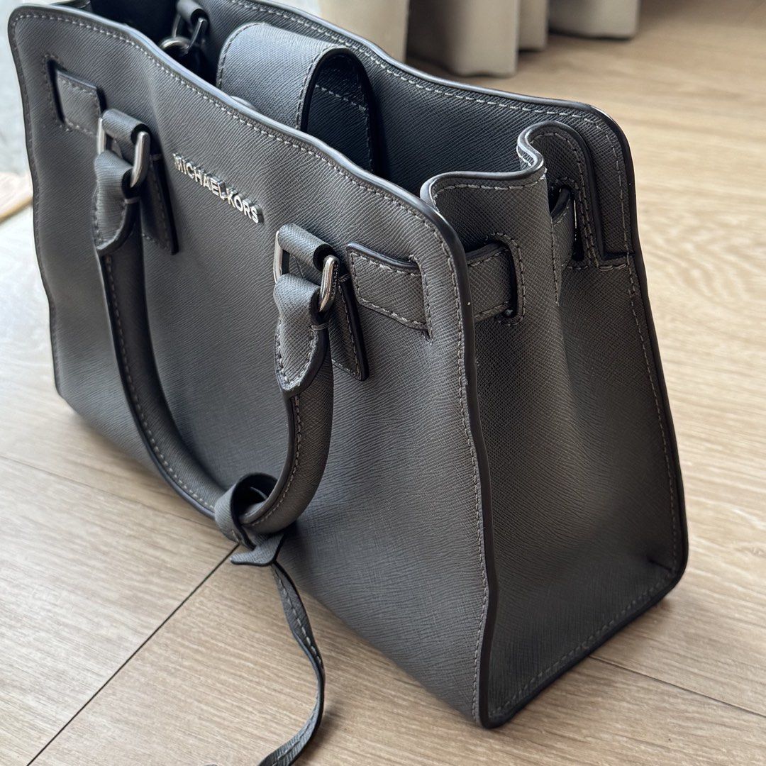 Michael Kors Dillon Saffiano Satchel - Gray (Category: Luxury Bags & Wallets) located in San Fernando. Submitted by samxyams (Listing ID 1423820211, Image 3). Description: Michael Kors Dillon Saffiano Satchel - GRAY ‼️ strictly no to choosy buyers ‼️ - 8/10 condition - like new with minimal stains (see photos) - with body strap - selling as is rfs: decluttering 📍pampanga 🚚 j&t / lbc 💵gcash, maya, metrobank, gotyme.