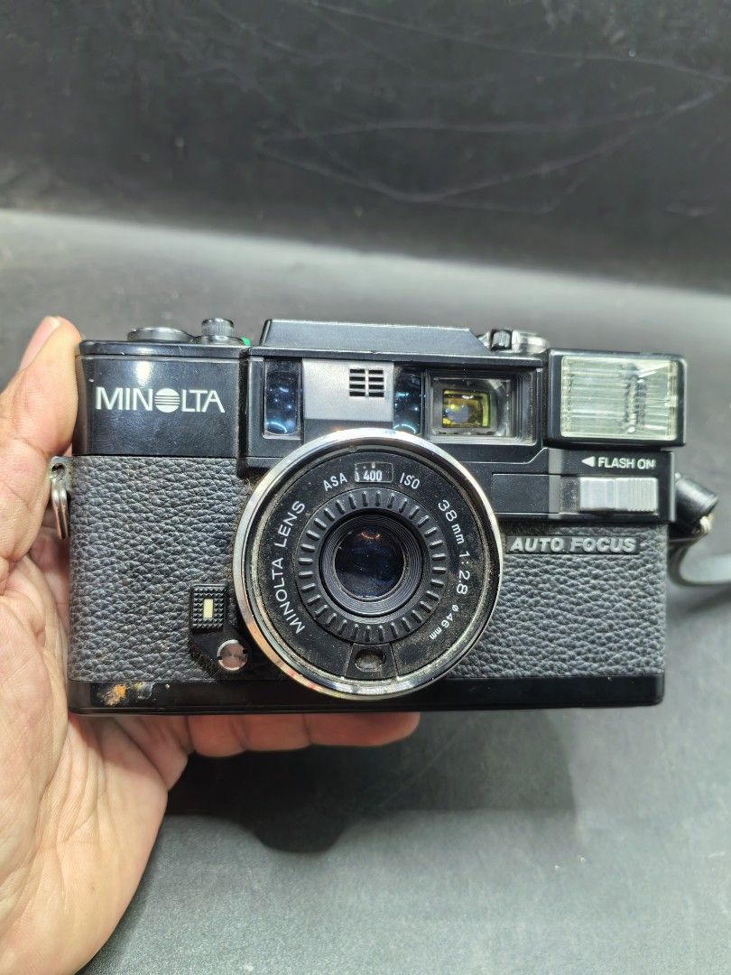Minolta Hi-Matic AF2 (Category: Cameras) located in Cebu City. Submitted by dudes_villanueva (Listing ID 1423820265, Image 2). Description: Minolta Hi-Matic AF2 Note: Tested Functional Shutter. Flash not Working. Tarnish discoloration on battery terminal still working. As is to all other functions. All sales final and non-refundable. Battery not included for testing and demo only. 📌Minolta Hi-Matic AF-D 35mm autofocus film camera from the early 