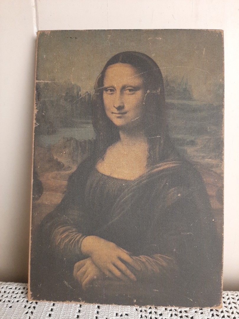Monalisa canvas painting (Category: Art & Prints) located in Carmona. Submitted by tet414 (Listing ID 1423802220, Image 1). Description: Vintage Mona Lisa Canvas Print – Paris Edition Classic and timeless wall art featuring the iconic Mona Lisa by Leonardo da Vinci. 📍 Labeled from Musée du Louvre, Paris 🏷️ With vintage Paris seal sticker 🖨️ Printed by Imprimerie Moderne du Lion – Paris P5,000.00 negotiable MOP: gcash and cash MOD: jnt, lalamov