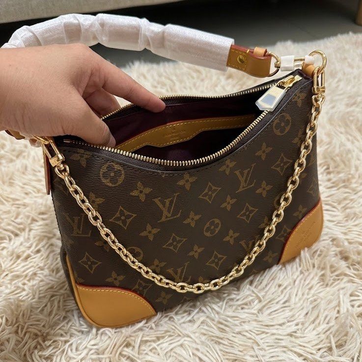 Monogram Handbag (Category: Shoulder Bags) located in Singapore. Submitted by chiongmart (Listing ID 1423944404, Image 1). Description: - Classic monogram canvas - comes with handle and Gold chain strap - Clean and well-maintained interior - Stylish and versatile Please note item comes with aesthetic imperfections. Only purchase if you are comfortable. Delivery costs $10-15 depends on location.