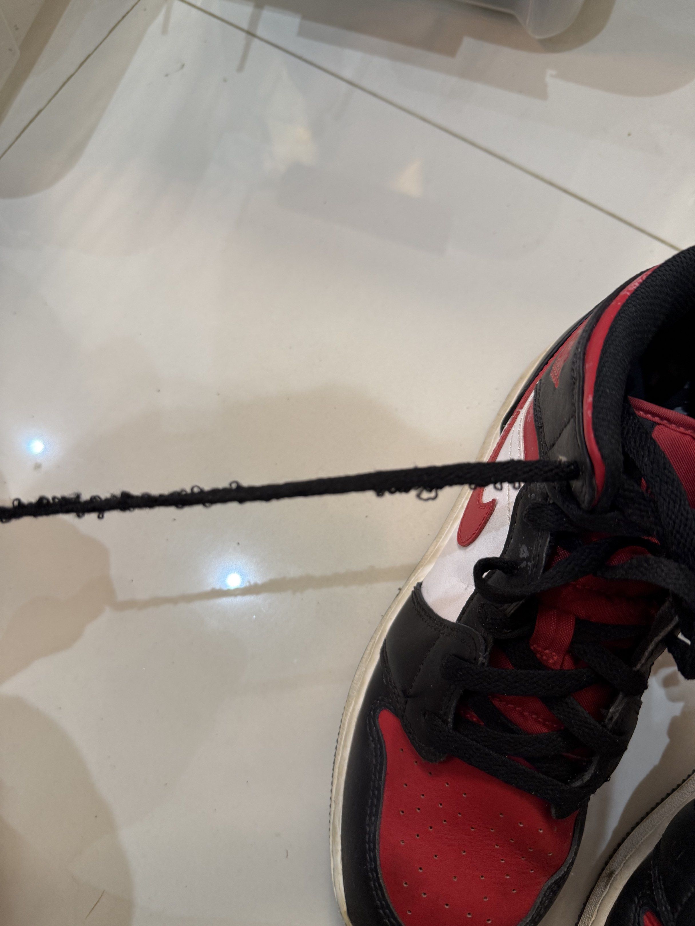 Nike Air Jordan 1 Mid Bred Toe (Category: Sneakers) located in Santa Rosa. Submitted by xei___ (Listing ID 1423888824, Image 3). Description: SIZE US 6Y has issues sa may lace, all goods na sa iba with box 650 lp.