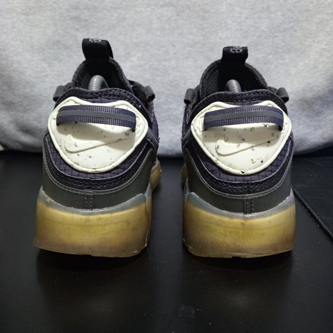 Nike Air Max 90 Terrascape (9.5 US) (Category: Sneakers) located in Iligan City. Submitted by uishoe (Listing ID 1423927331, Image 3). Description: Size: 9.5 US , 43 EUR Issue: Signs of usage Condition: Very good.
