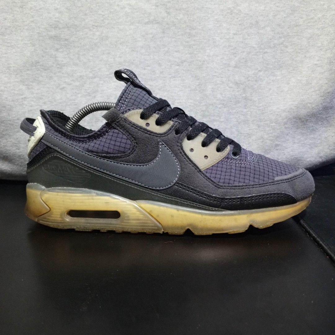 Nike Air Max 90 Terrascape (9.5 US) (Category: Sneakers) located in Iligan City. Submitted by uishoe (Listing ID 1423927331, Image 1). Description: Size: 9.5 US , 43 EUR Issue: Signs of usage Condition: Very good.