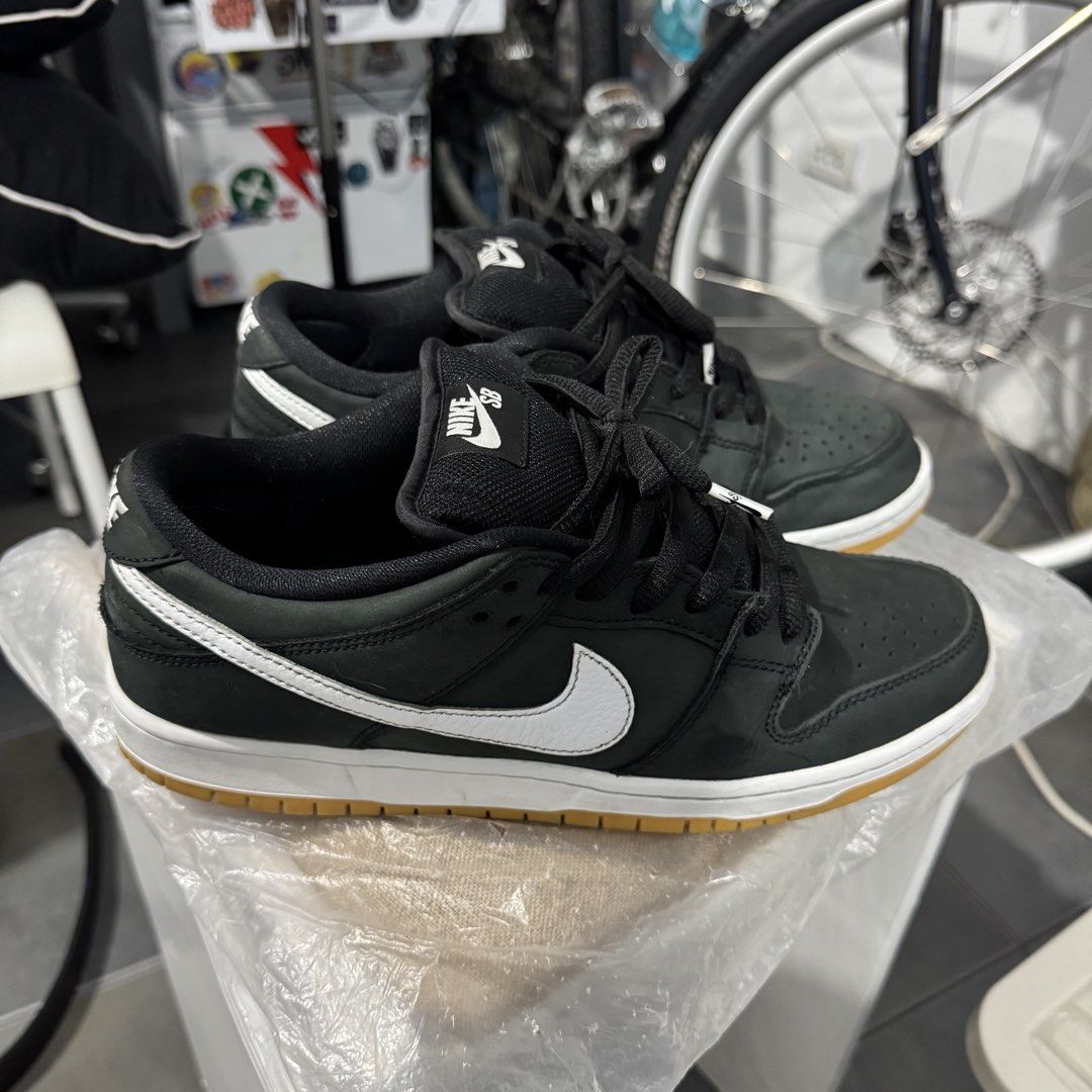 Nike SB dunk black gum 9US (Category: Sneakers) located in Malabon City. Submitted by shnit (Listing ID 1423862011, Image 2). Description: Nike SB dunk Low Pro Black/Gum Size 9 mens 8/10 condition. USED Legit not UA/fake WeLegendary purchased P2999 only 📍Malabon city.
