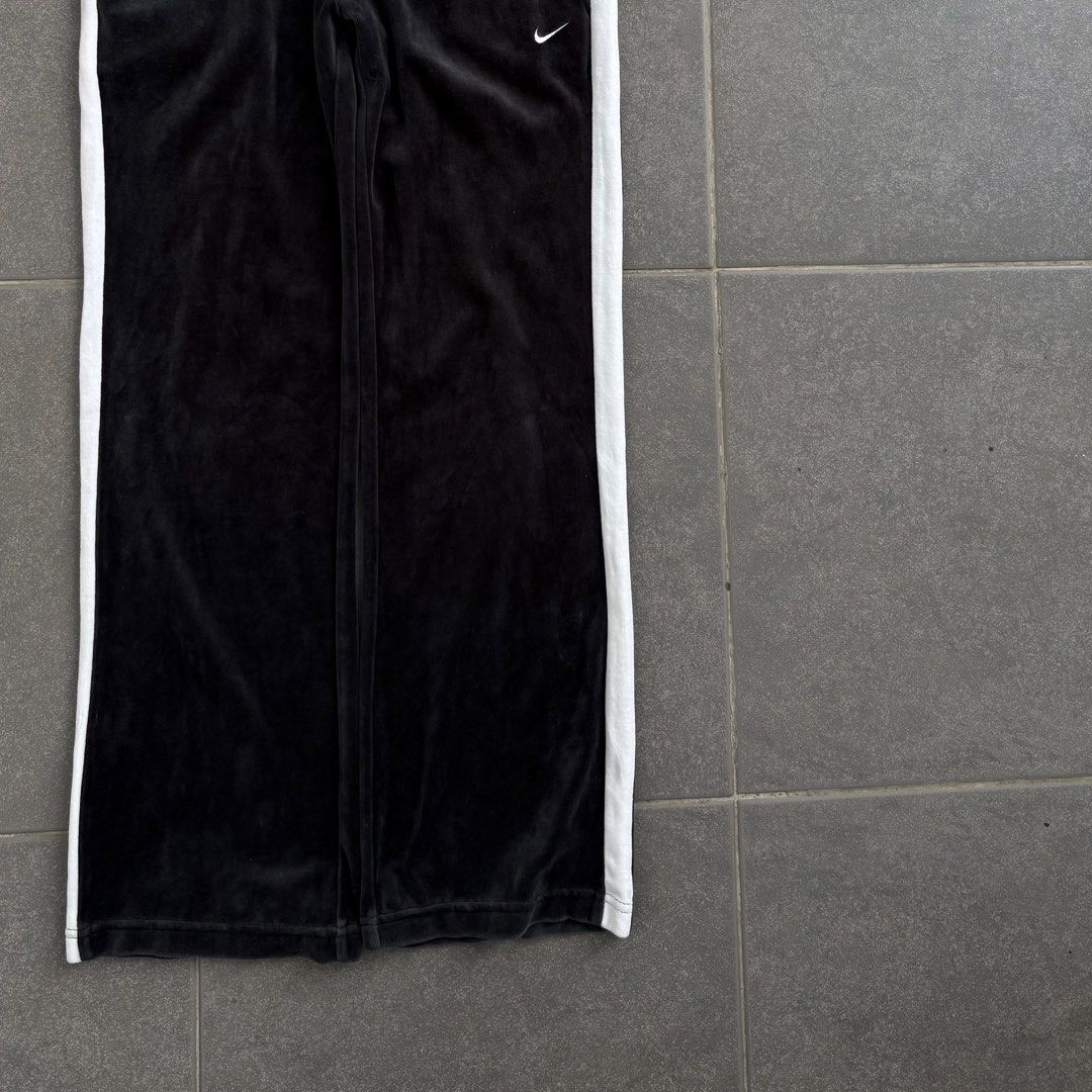Nike Velour Track Pants with White Stripes (Category: Joggers) located in San Jose del Monte. Submitted by afrodrygoods (Listing ID 1423914574, Image 3). Description: 🏷️ Nike Velour Track Pants - Nike Can send when worn picture if requested -Size on tag: -W:‘’30 -L: “36 -leg opening: “9 -condition: like new 🚚Courier: J&T/Lalamove. 💳Payment: Gcash/Bank Transfer. 📍Location: Fairview, Qc. & SJDM, Bulacan Please see description and double check p