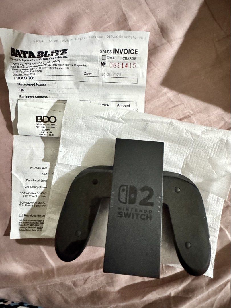 Nintendo Switch Joy-Con 2 Charging Grip (Category: Controllers) located in Makati City. Submitted by lalavs03 (Listing ID 1422651303, Image 3). Description: For Sale: Nintendo Switch 2 Joy Con Charging Grip Condition: New Complete with box and receipt from Datablitz RFS: Downsizing tech DM if interested Meetup: Alabang, Makati.
