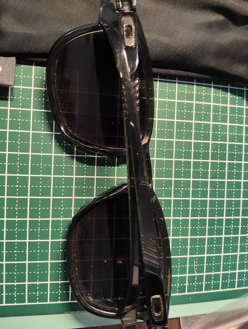 Oakley Sunglasses (Category: Sunglasses & Eyewear) located in Manila. Submitted by dcsago (Listing ID 1423816713, Image 3). Description: - Oakley sunglasses - Black frame - Dark lenses - Includes protective pouch - Includes Oakley card - Stylish design.