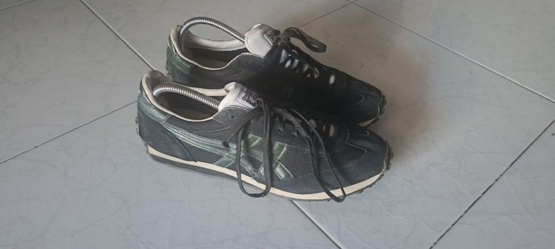 Onitsuka Tiger Sneakers EDR 78 (Category: Sneakers) located in Paranaque City. Submitted by yesyesyo (Listing ID 1423850532, Image 2). Description: - Authentic Onitsuka Tiger sneakers - Color: Black - Iconic tiger stripes - "Tiger" print on heel - Contrasting sole color - Comes with laces - Insole is 11 inches this is not thrifted. all are for personal decluttering only. payment thru Gcash delivery options: J&T and Lalamove .