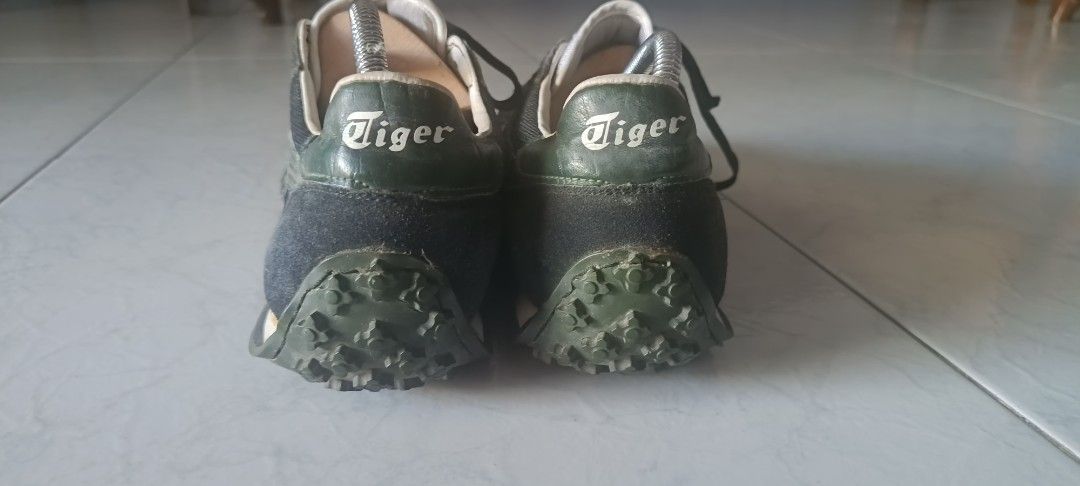 Onitsuka Tiger Sneakers EDR 78 (Category: Sneakers) located in Paranaque City. Submitted by yesyesyo (Listing ID 1423850532, Image 3). Description: - Authentic Onitsuka Tiger sneakers - Color: Black - Iconic tiger stripes - "Tiger" print on heel - Contrasting sole color - Comes with laces - Insole is 11 inches this is not thrifted. all are for personal decluttering only. payment thru Gcash delivery options: J&T and Lalamove .