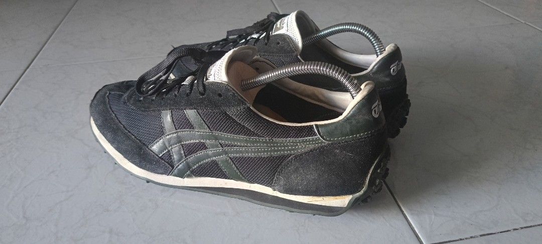 Onitsuka Tiger Sneakers EDR 78 (Category: Sneakers) located in Paranaque City. Submitted by yesyesyo (Listing ID 1423850532, Image 1). Description: - Authentic Onitsuka Tiger sneakers - Color: Black - Iconic tiger stripes - "Tiger" print on heel - Contrasting sole color - Comes with laces - Insole is 11 inches this is not thrifted. all are for personal decluttering only. payment thru Gcash delivery options: J&T and Lalamove .