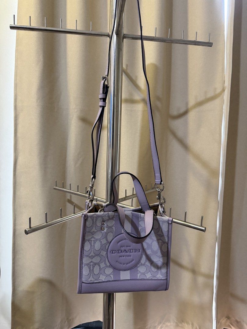 [ORIGINAL] Coach Dempsey Tote 22 (Category: Luxury Bags & Wallets) located in Batangas. Submitted by thriftrey (Listing ID 1423933017, Image 2). Description: Negotiable.