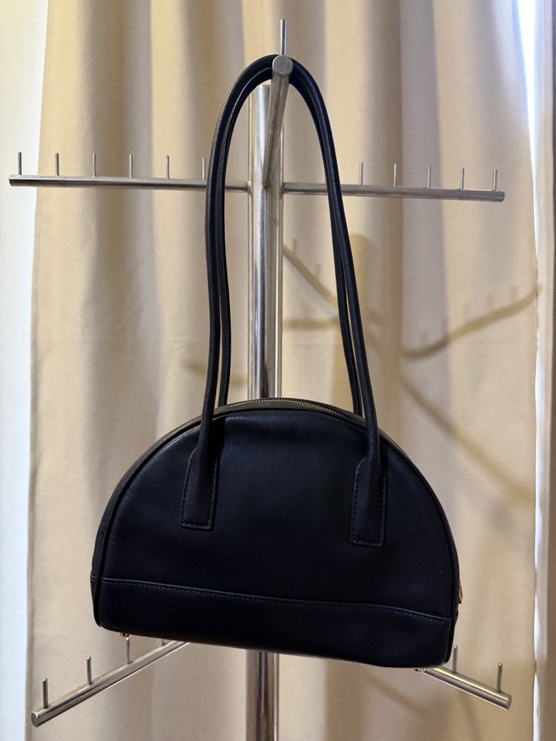[ORIGINAL] Marc Jacobs The Editor Leather Bowling Bag (Category: Luxury Bags & Wallets) located in Batangas. Submitted by thriftrey (Listing ID 1423934641, Image 2). Description: Negotiable.