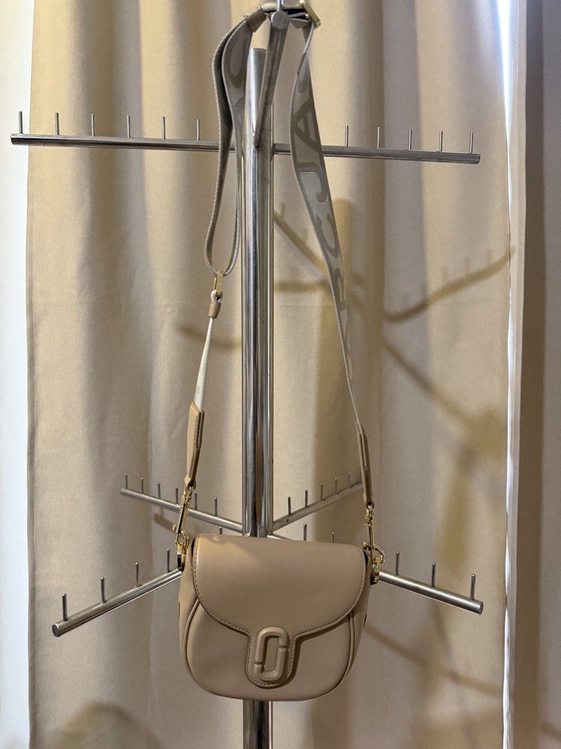 [ORIGINAL] Marc Jacobs The J Small Saddle Bag (Category: Luxury Bags & Wallets) located in Batangas. Submitted by thriftrey (Listing ID 1423934360, Image 2). Description: Negotiable.