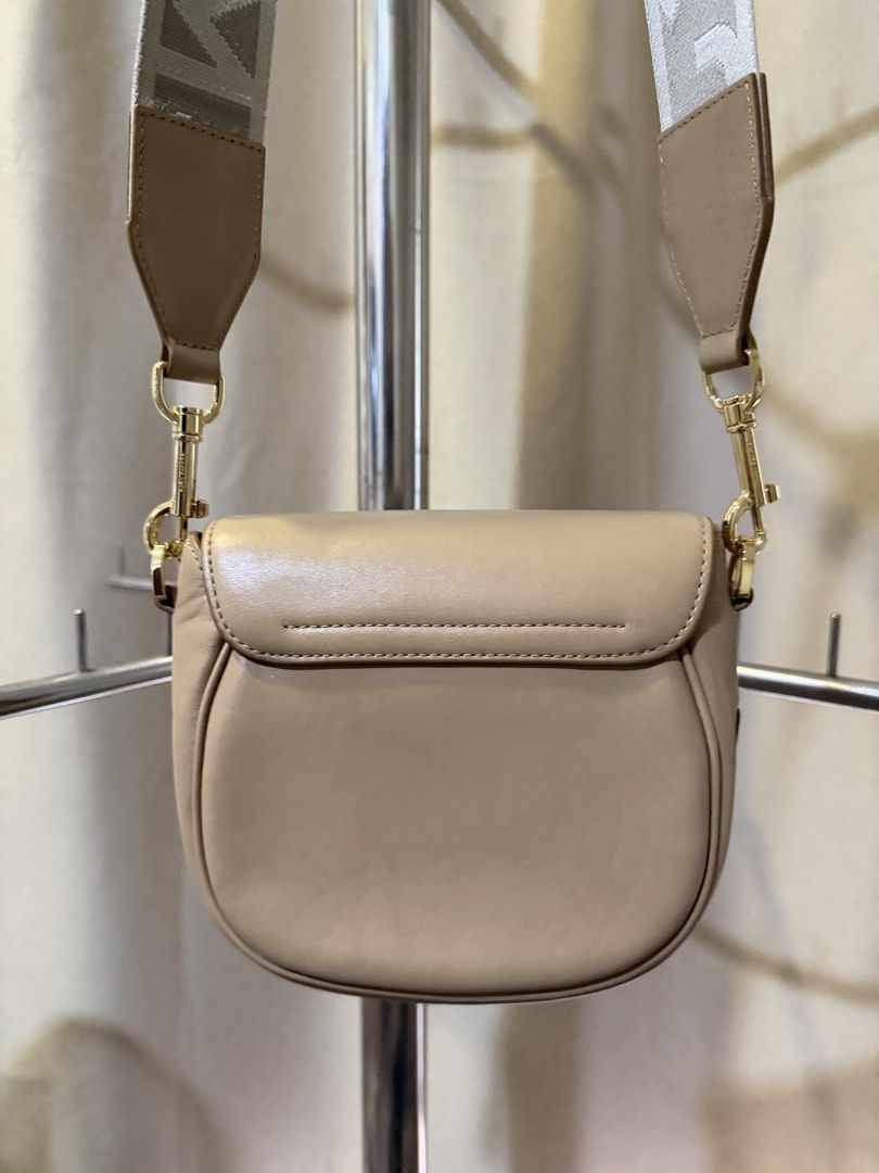 [ORIGINAL] Marc Jacobs The J Small Saddle Bag (Category: Luxury Bags & Wallets) located in Batangas. Submitted by thriftrey (Listing ID 1423934360, Image 3). Description: Negotiable.