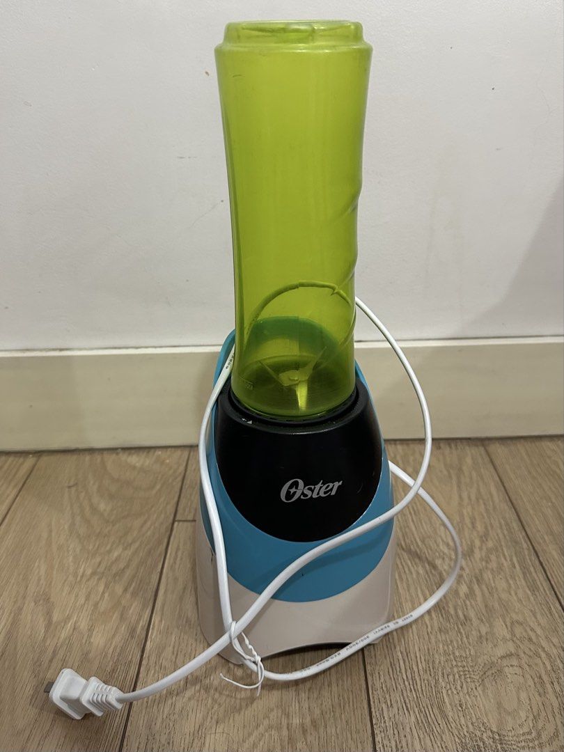 Oster MyBlender Personal Blender (Category: Juicers, Blenders & Grinders) located in Quezon City. Submitted by poro.closet00 (Listing ID 1423836022, Image 3). Description: OSTER MYBLENDER WITH GREEN BOTTLE - purchased in 2025 for ₱2,250 - used < 10 times - perfect condition - no box RFS: was gifted a different one 2 weeks after buying the oster MORE DETAILS - Oster Personal Blender for smoothies and shakes. - Portable and easy to use. - Crushes i