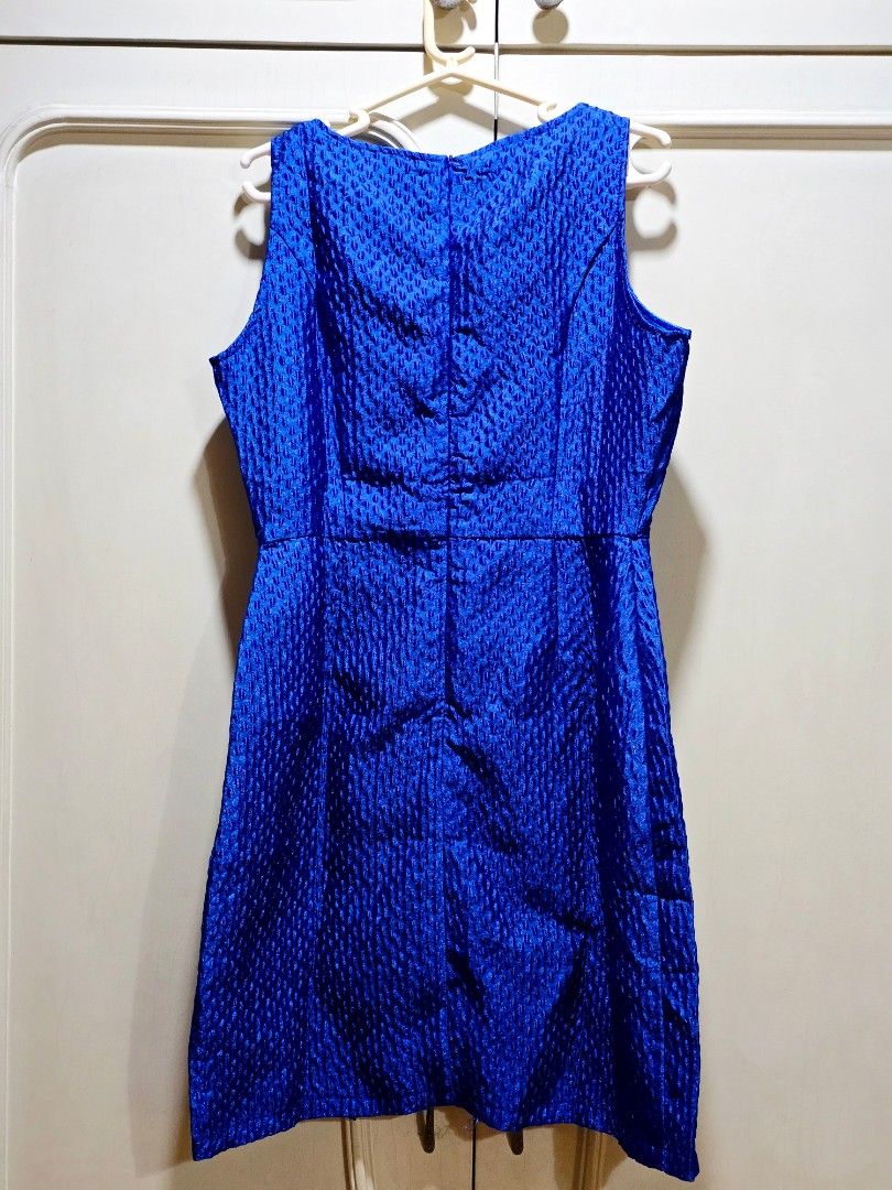 Party Graduation Dress - Royal Blue - Medium (Category: Dresses) located in Manila. Submitted by luvpeachkachu (Listing ID 1423912482, Image 2). Description: - Ezra Premium blue dress - Size M - Textured fabric - Sleeveless - Round neckline - Back zipper closure - Chest: approximately 29 inches - Perfect for special occasions.